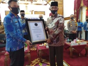 Bupati Bireuen Memperoleh Penghargaan dari BNN RI. Diserahkan Pada Peringatan HANI 2020