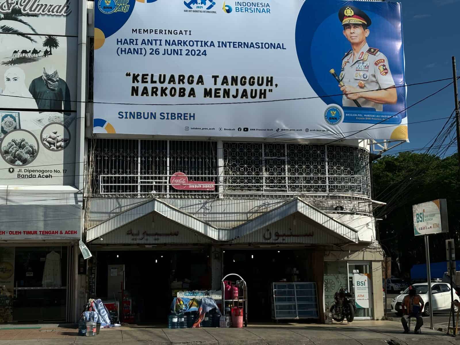 Ratusan Papan Bunga dan Spanduk Anti Narkotika Tersebar Di Seluruh Jalan Banda Aceh Pada Puncak HANI 2024